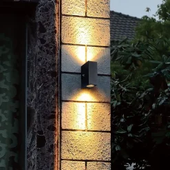 Buitenlamp Logan zwart+schemersensor IP44></noscript>Straluma Outlet