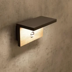 Buitenlamp Ruka antra/hout sensor IP54></noscript>Straluma Sale