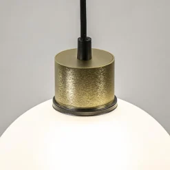 Chique 3-lichts hanglamp rond zwart-goud + opaal glas></noscript>Straluma Hot