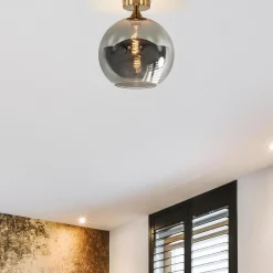 Chique plafondlamp goud met smoke/titanium glazen bol><noscript><img width=