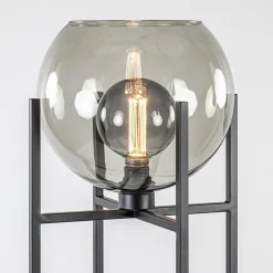 Frame vloerlamp mat zwart met smoke glazen bol></noscript>Straluma
