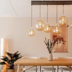 Grote 6-lichts eettafelhanglamp messing met amber glazen bollen></noscript>Straluma Hot
