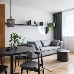 Hanglamp mat zwarte kap cilinder met goud></noscript>Straluma New