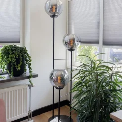 Hotel chique 3-lichts vloerlamp zwart met smoke/titanium glas></noscript>Straluma Online