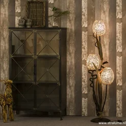 Houten vloerlamp met kelk van schelpen></noscript>Straluma Online