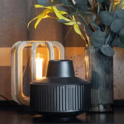 Industriële tafellamp houten kooi met mat zwart></noscript>Straluma