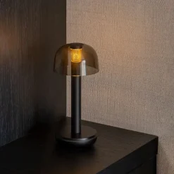 Kleine LED tafellamp oplaadbaar mat zwart met smoke glas><noscript><img width=