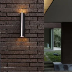 Langwerpige zwarte buitenlamp up+down en front><noscript><img width=