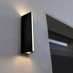 Langwerpige zwarte buitenlamp up+down en front><noscript><img width=