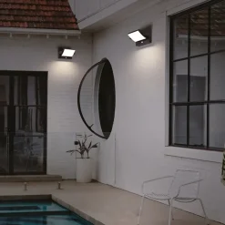 LED buitenlamp zwart met draaibare kap en sensor><noscript><img width=