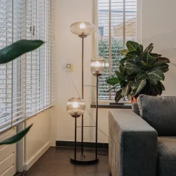 3-Lichts vloerlamp met smoke glazen kappen reliëf></noscript>Straluma Discount