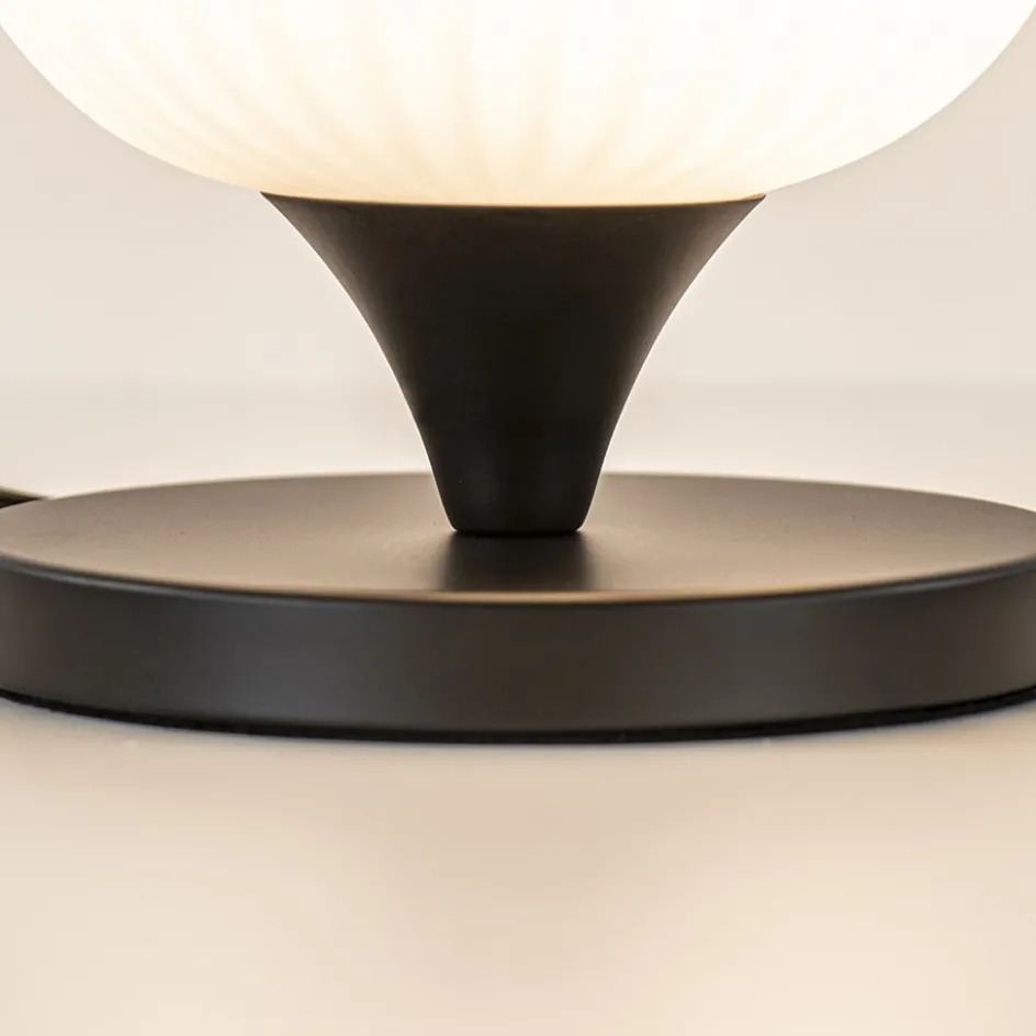 Mat witte tafellamp met zwarte voet>Straluma New