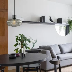 Mat zwarte hanglamp met geribbeld smoke glas ovaal><noscript><img width=