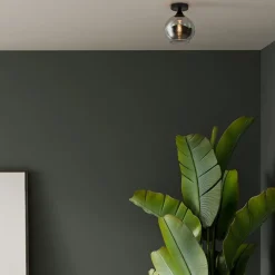 Mat zwarte plafondlamp met smoke glazen bol klein></noscript>Straluma Clearance