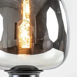 Mat zwarte tafellamp Mayson met smoke glazen kap></noscript>Straluma Hot