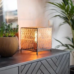 Mat zwarte tafellamp met goud vierkant></noscript>Straluma Online