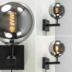 Mat zwarte wandlamp met smoke glazen bol 20 cm><noscript><img width=