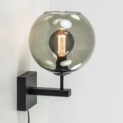 Moderne wandlamp met smoke glazen bol incl. snoer>Straluma