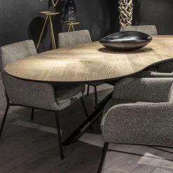 Organische eettafel eiken met zwarte poot en visgraat><noscript><img width=