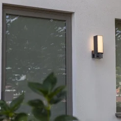 Rechthoekige LED buitenlamp met camera en bewegingssensor><noscript><img width=