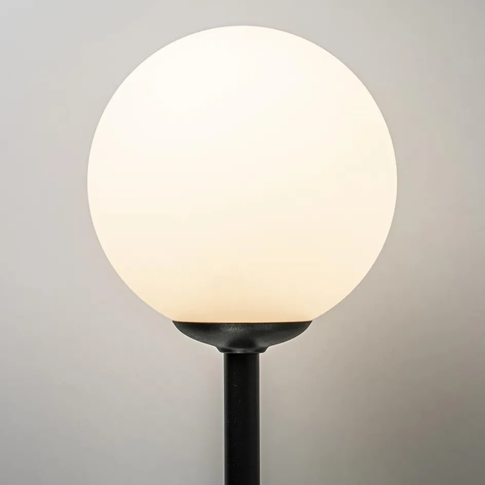 Retro wandlamp zwart met witte glazen bol>Straluma Online