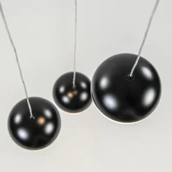 Ronde 3-Lichts LED hanglamp met zwarte bollen dimbaar></noscript>Straluma Clearance