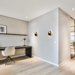 Sierlijke wandlamp krul zwart met goud></noscript>Straluma New