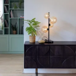 Strak klassieke tafellamp zwart met amber glas></noscript>Straluma Online