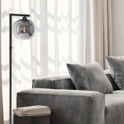 Strakke vloerlamp zwart met smoke glazen kap></noscript>Straluma Online