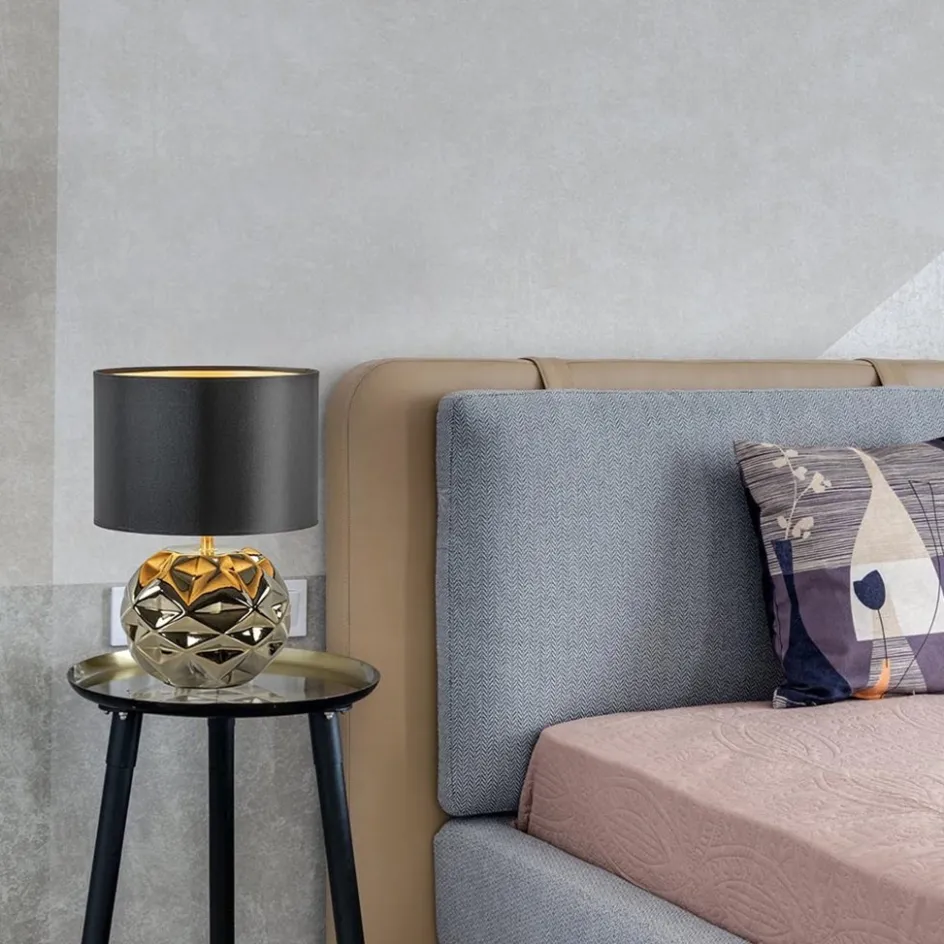 Trendy tafellamp keramiek goud met zwarte kap>Straluma Outlet