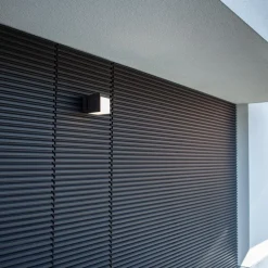 Verstelbare LED buitenlamp kubus donker grijs IP54></noscript>Straluma New