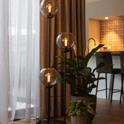 Vloerlamp 3-L zwart met bolglas smoke><noscript><img width=