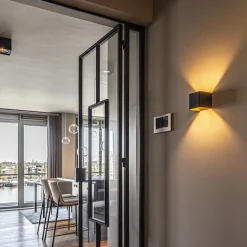 Wandlamp Stretto kubus zwart/goud></noscript>Straluma