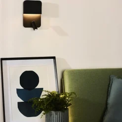 Wandlamp zwart + leesspot en usb></noscript>Straluma New