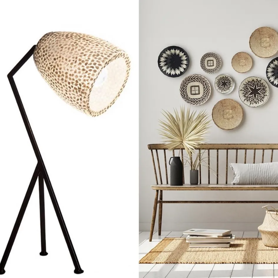 Zwarte driepoot tafellamp met witte schelpenkap>Straluma Hot